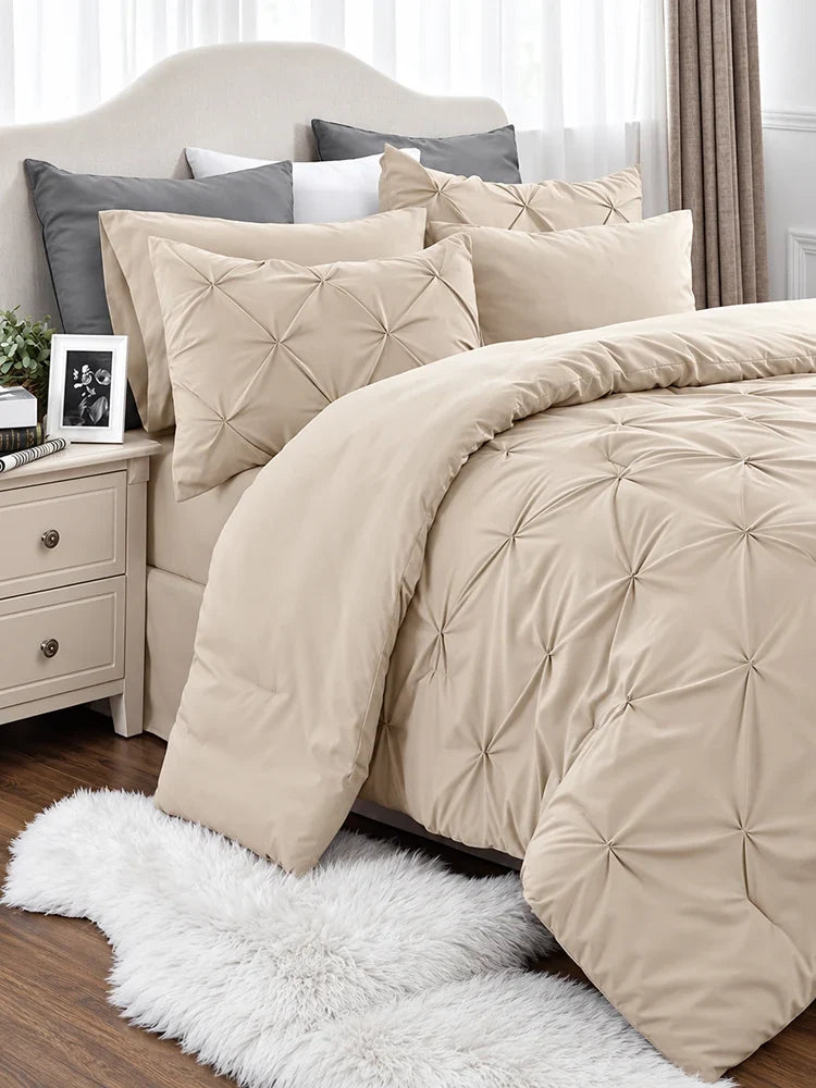 3-Piece Pinch Pleat Bedding Set – Cloud-Like Softness, Breathable Comfort & a Cozy, Inviting Bedroom
