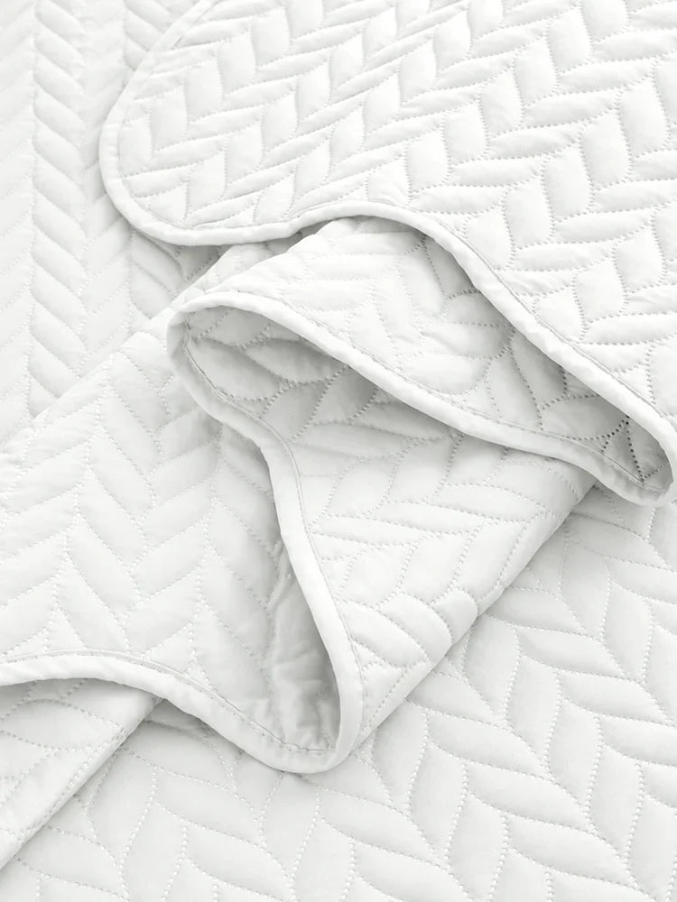 Lightweight Quilted Coverlet Bedspread Set