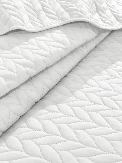 Lightweight Quilted Coverlet Bedspread Set